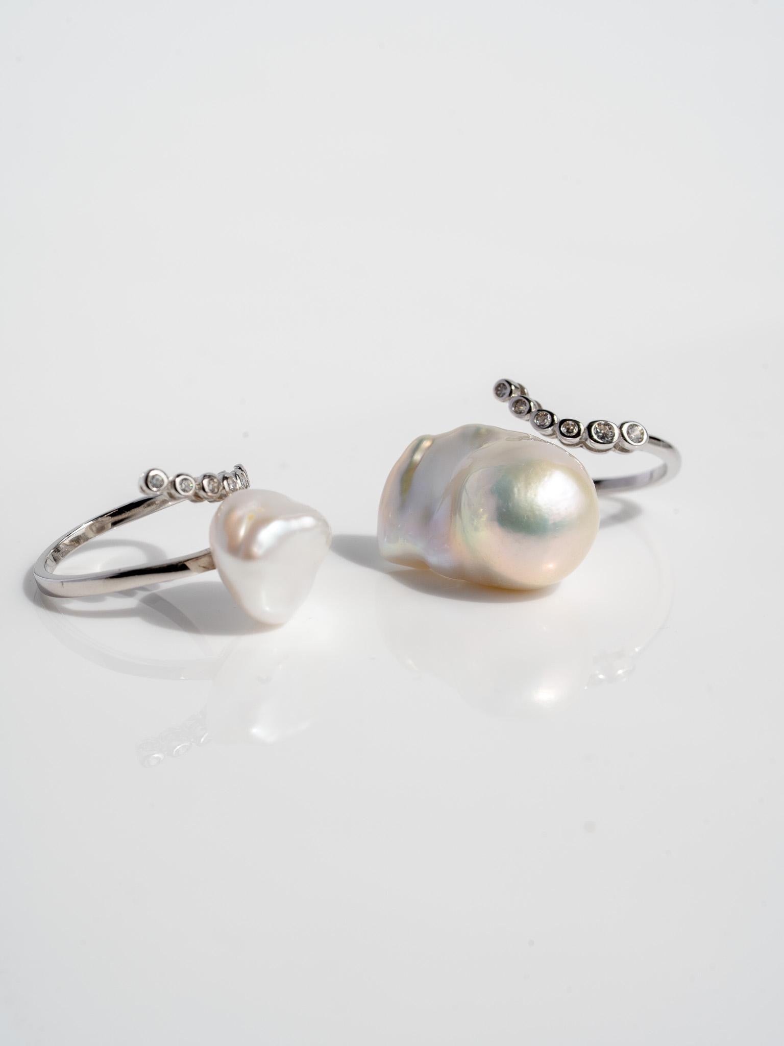 Lumi Curve Ring with Baroque Pearl