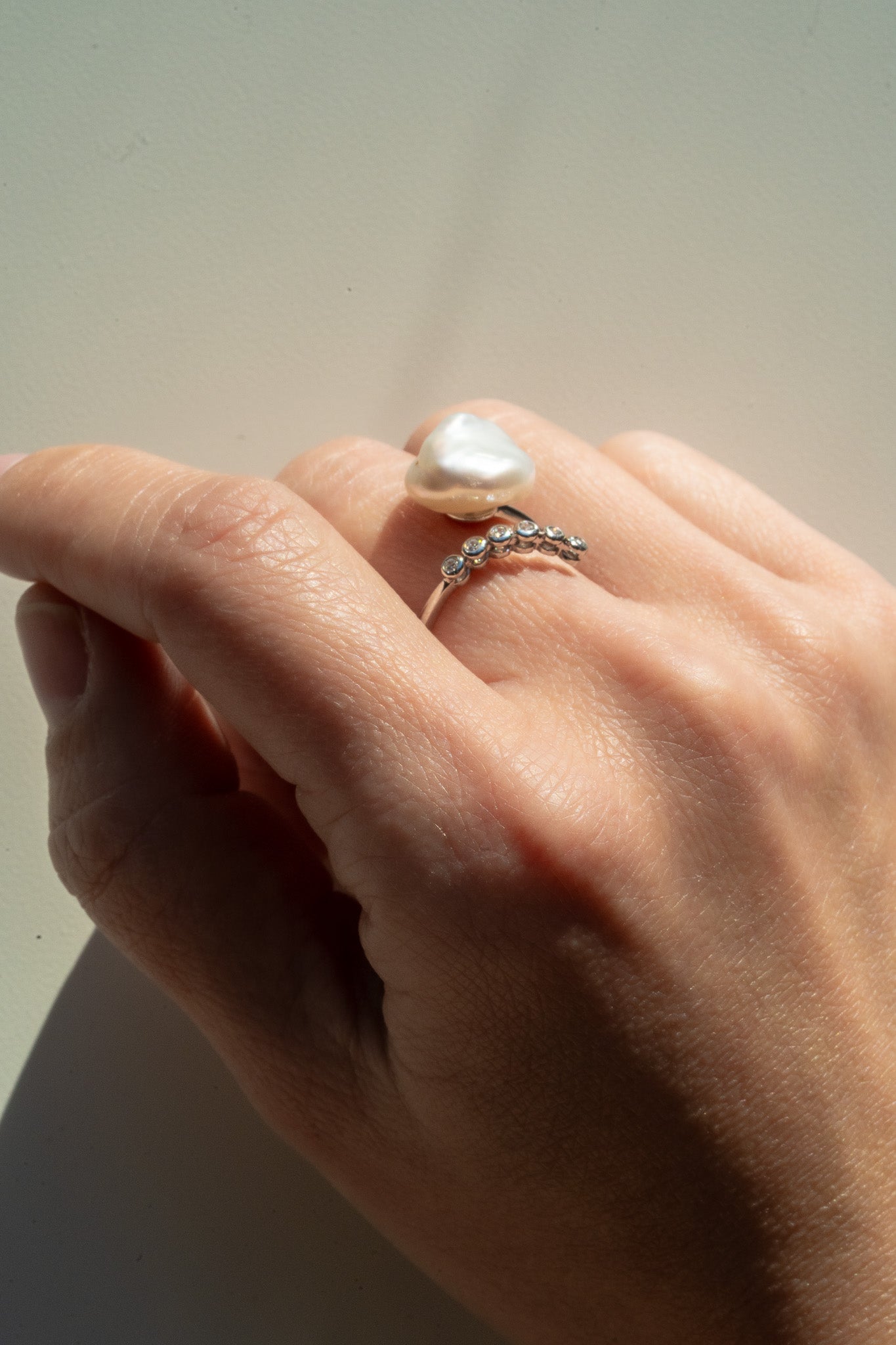 Lumi Curve Ring with Keshi Pearl