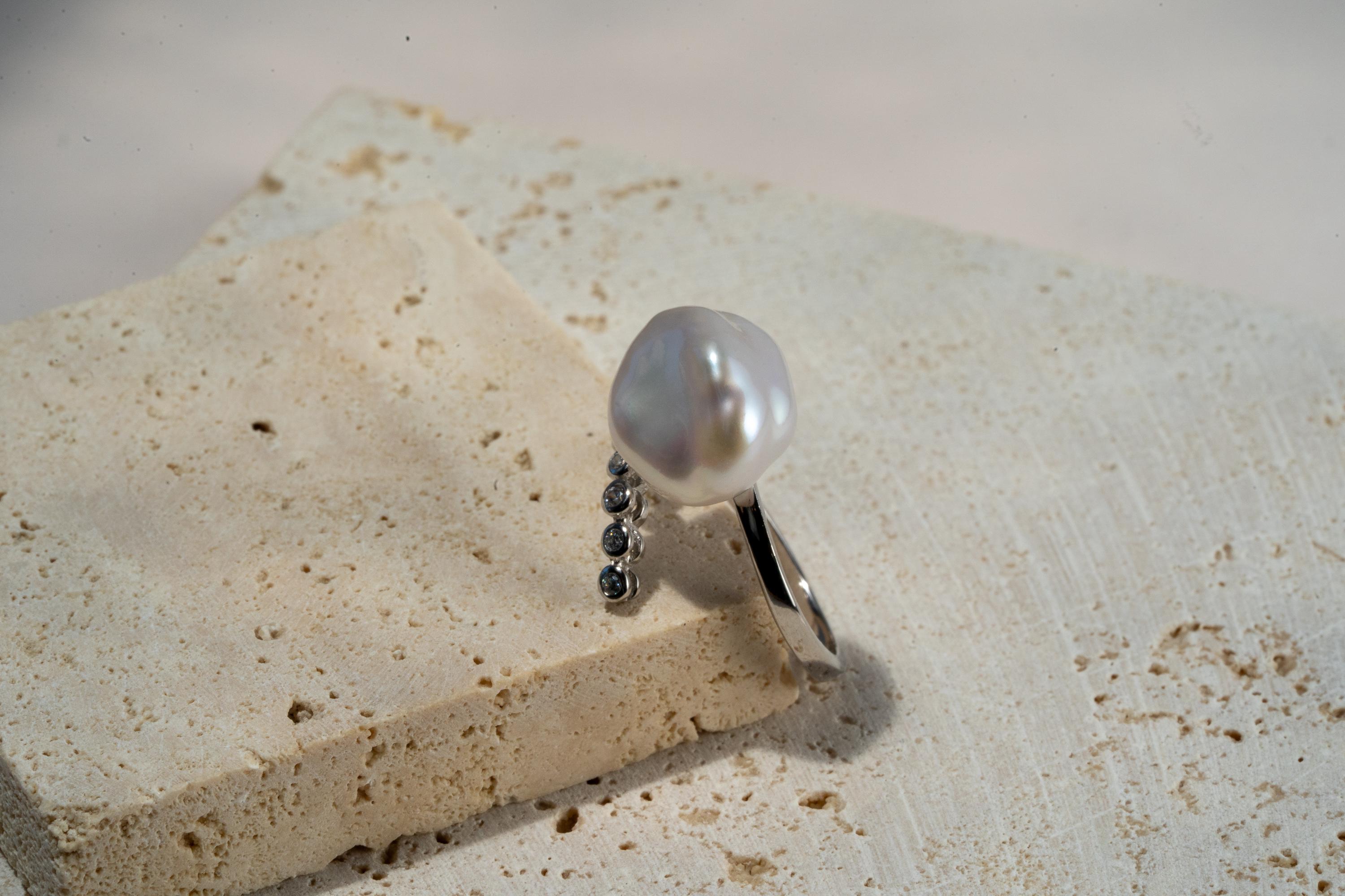 Lumi Curve Ring with Keshi Pearl