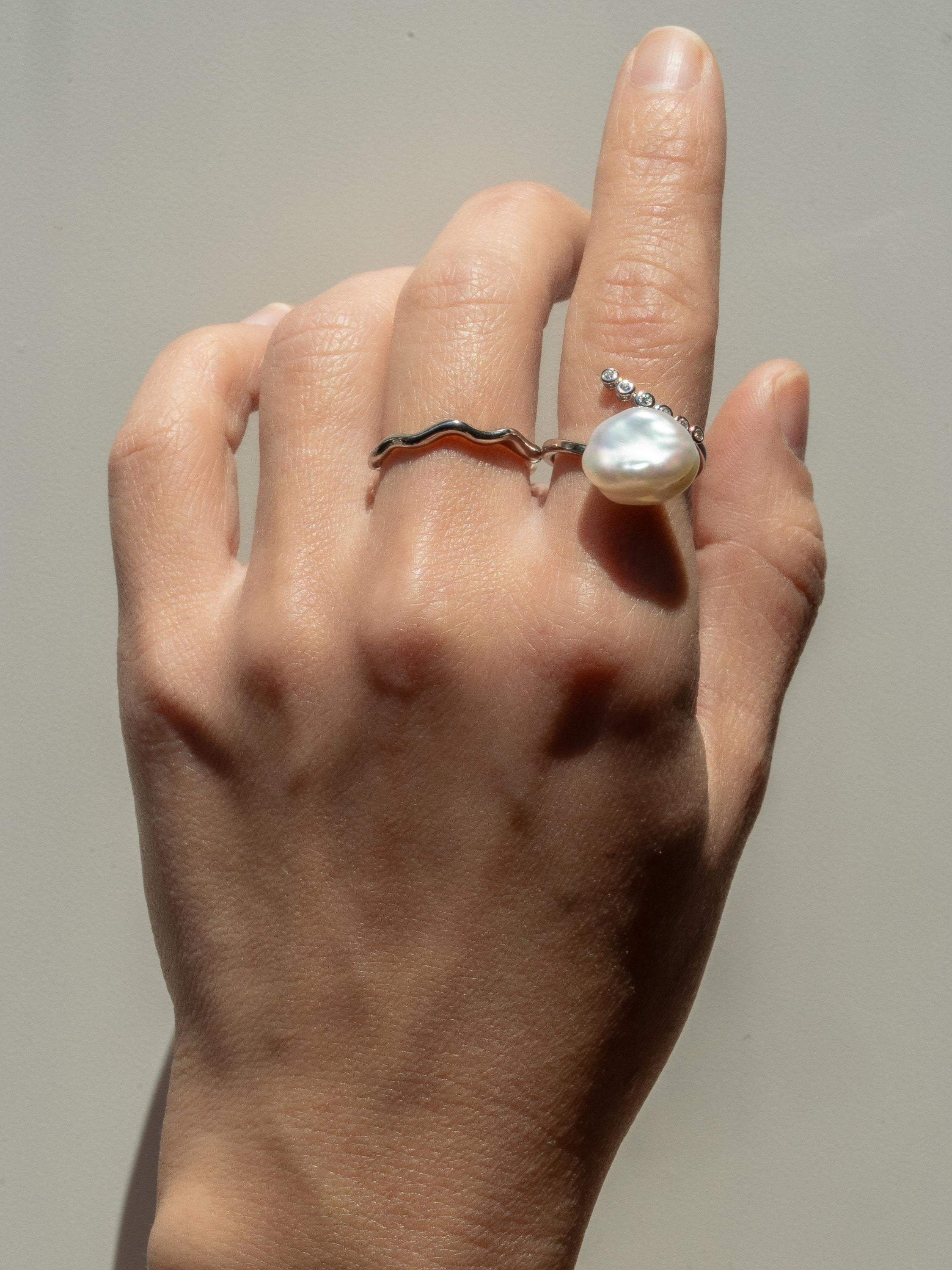 Lumi Curve Ring with Keshi Pearl