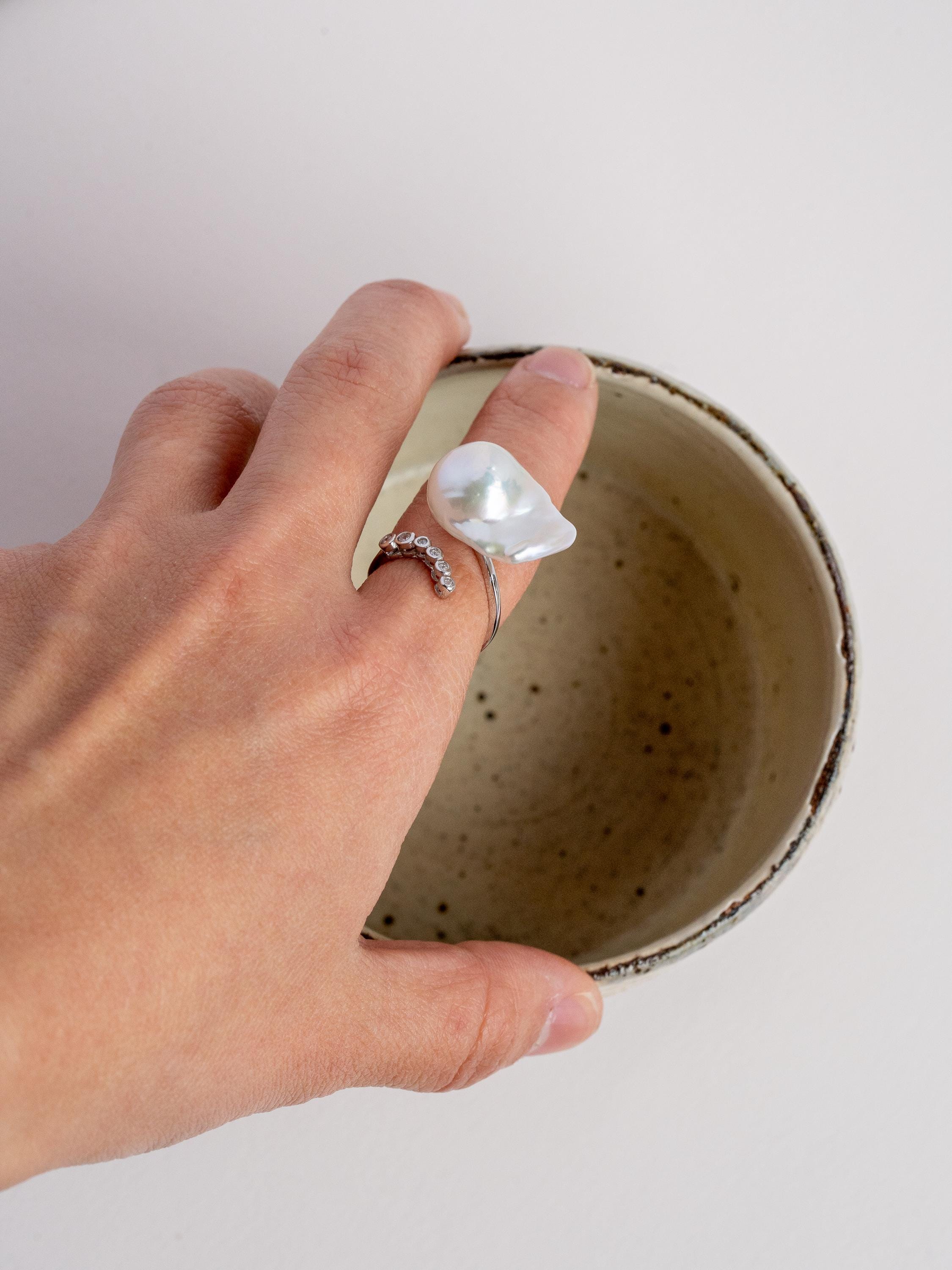 Lumi Curve Ring with Baroque Pearl